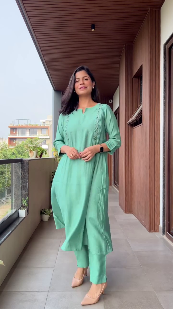 Embroidered Below Knee-Length Festive Women's Regular Fit Kurta - Image 9