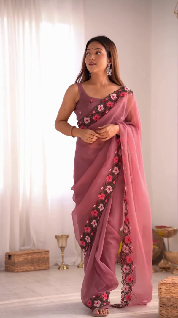 Blush Elegance – A Timeless Saree for Graceful Beauty - Image 4