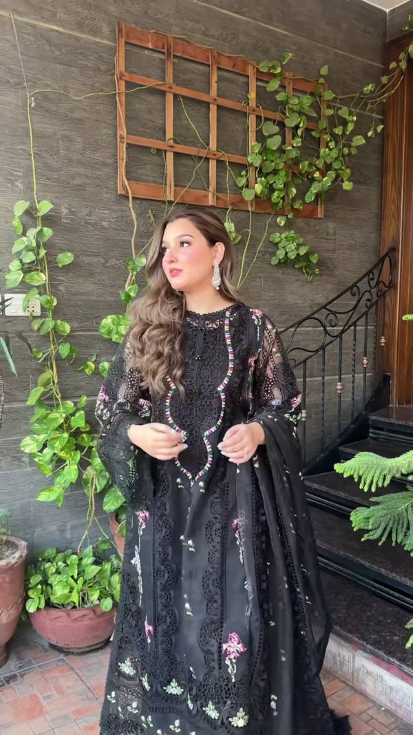 ✨ Timeless Elegance in Black – Embroidered Luxury Abaya ✨ - Image 2