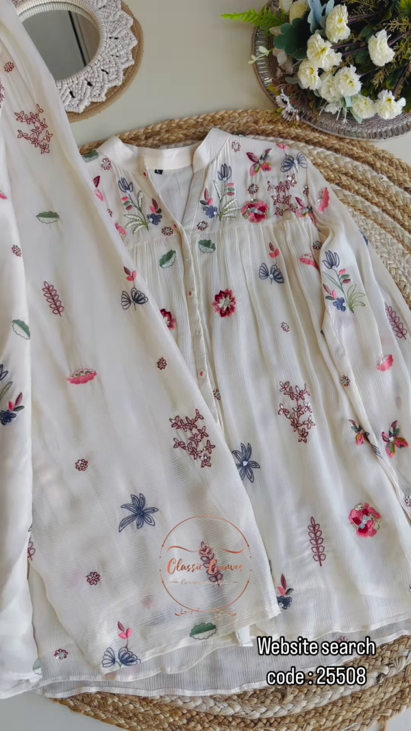 🌿 Elegance in Bloom – White Floral Embroidered Boho Blouse 🌿 - Image 4