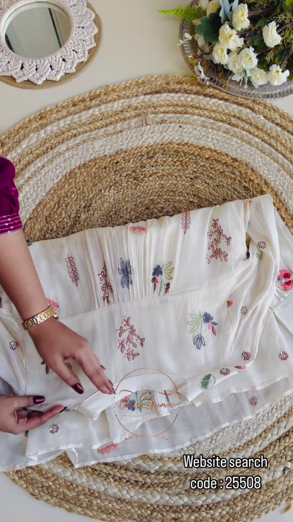 🌿 Elegance in Bloom – White Floral Embroidered Boho Blouse 🌿 - Image 3