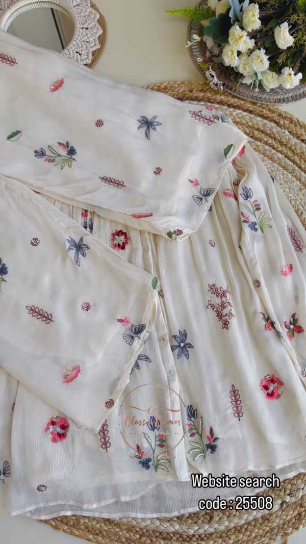 🌿 Elegance in Bloom – White Floral Embroidered Boho Blouse 🌿 - Image 2