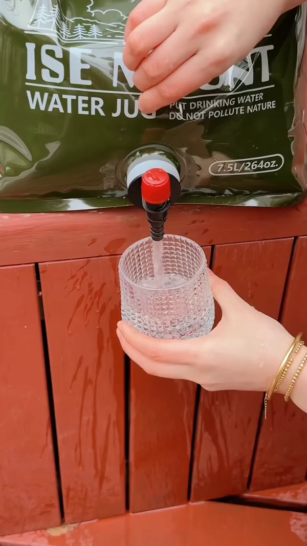 💧Portable Hydration: Foldable Outdoor Water Jug (7.5L)💧
