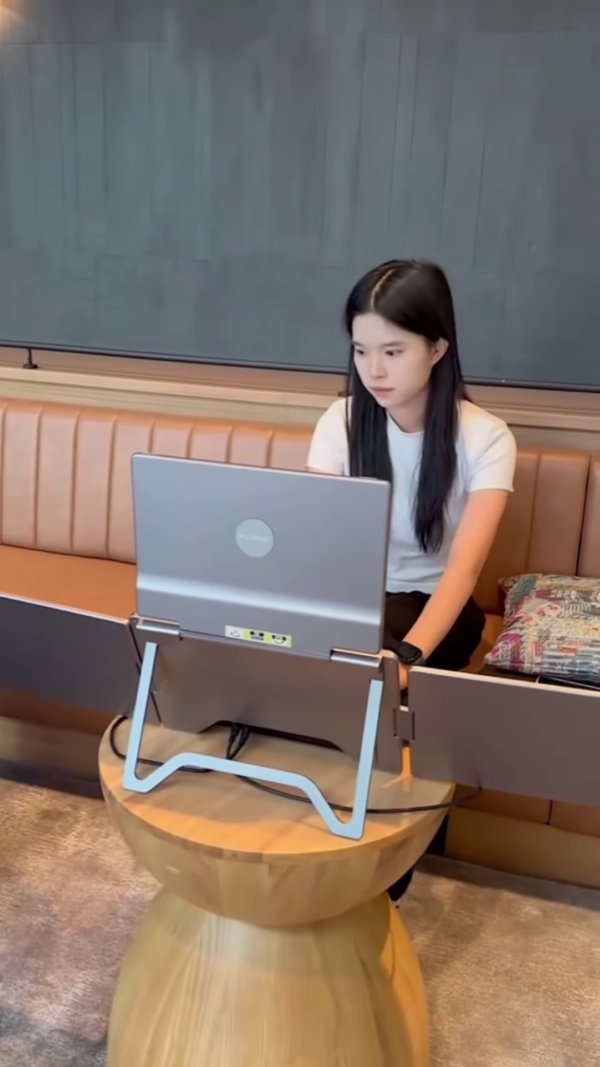 💻 3-Screen Laptop Extender – Ultimate Productivity on the Go! 🚀 - Image 3
