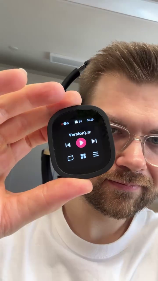 Smart Touchscreen Over-Ear Headphones – Multifunctional Wireless Headset with Built-in Apps and Interactive Display - Image 2