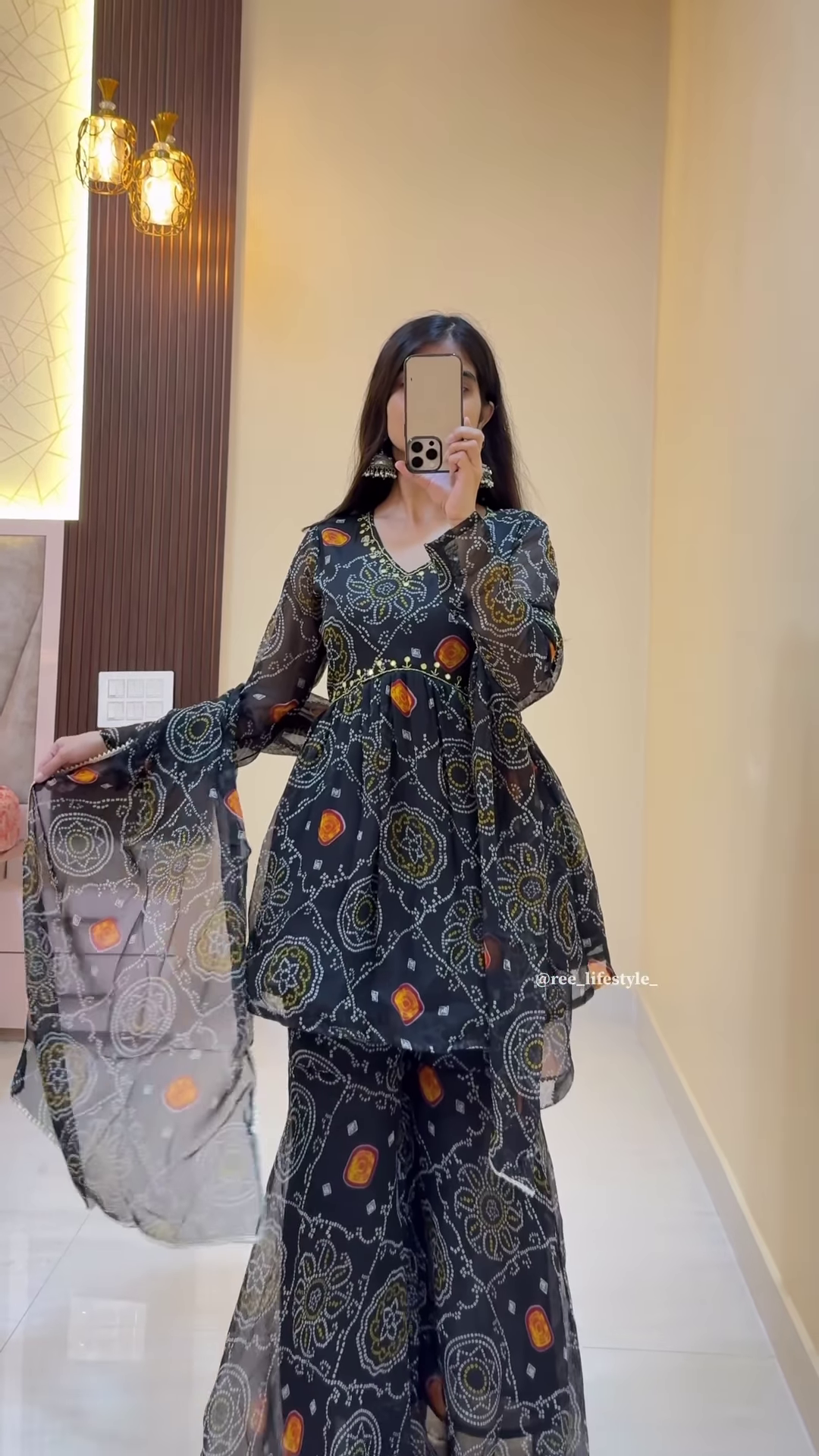 Vibrant Pink Embroidered Kurta Set with Geometric Motifs – Stylish Ethnicwear for Women - Image 2