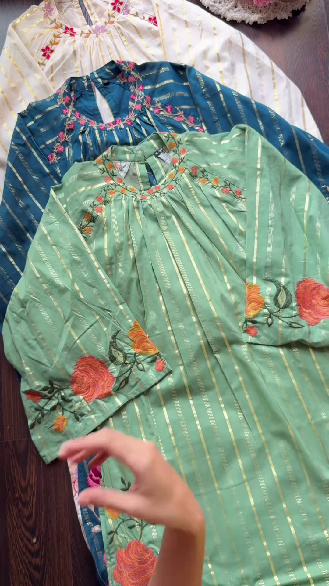 Embroidered Kurta Trio with Gold Stripes – Floral Neckline Ethnicwear in Green, Blue & White - Image 6