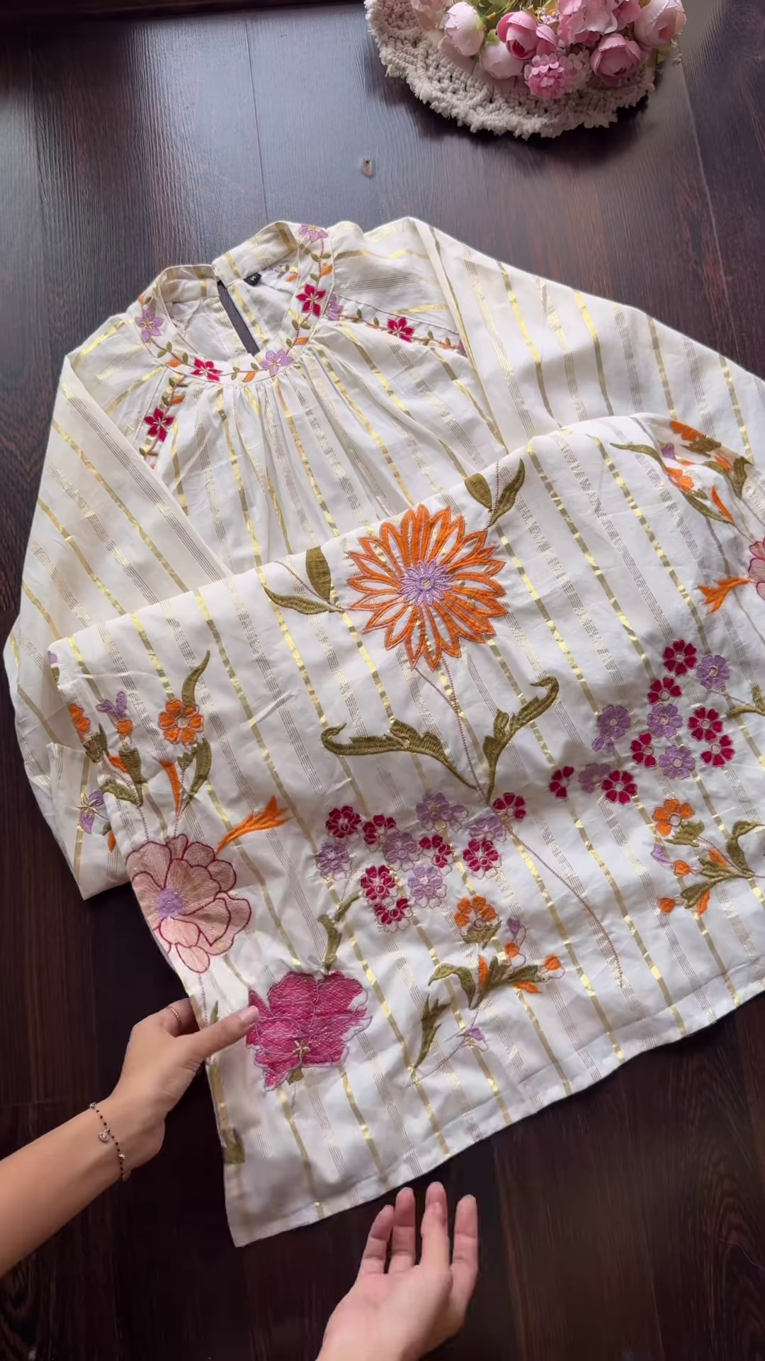 Embroidered Kurta Trio with Gold Stripes – Floral Neckline Ethnicwear in Green, Blue & White - Image 4