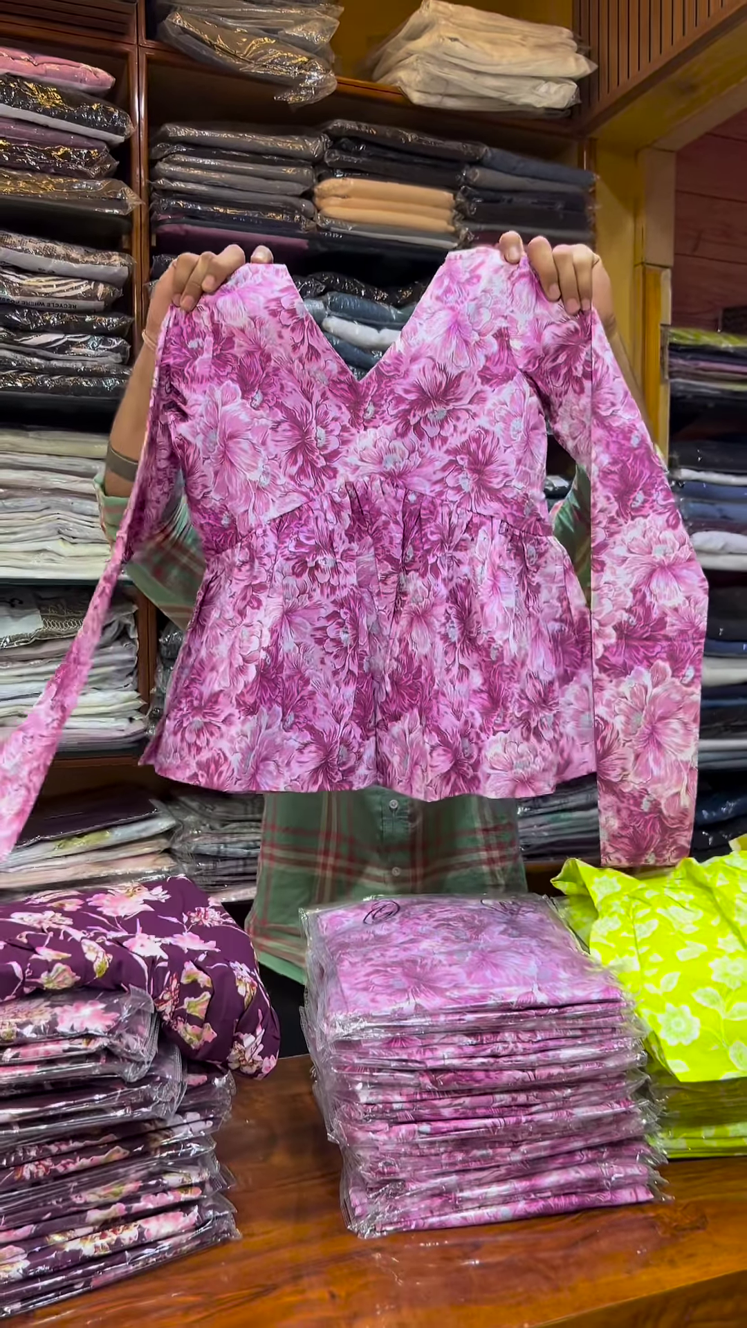 Green Floral Printed V-Neck Blouse with Long Sleeves for Women - Image 8