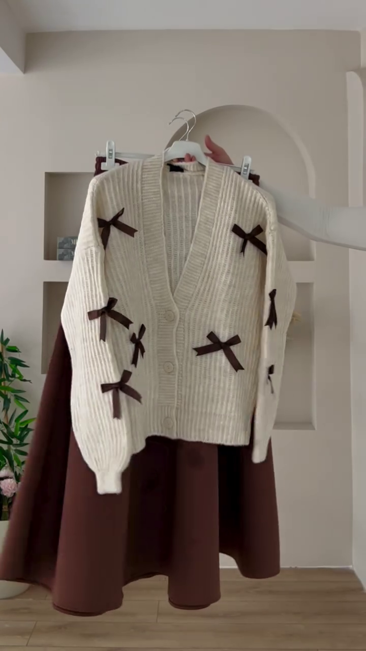 π "Classic Romantic Ribbed Pearl Off-White Cardigan Embellished with Vintage Brown Bows for Lovers of Soft Feminine Dreamy Outfits" πβ