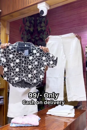 BloomCharm Floral Crop Co-Ord Set – Trendy Comfort with a Chic Twist 🌸🤍