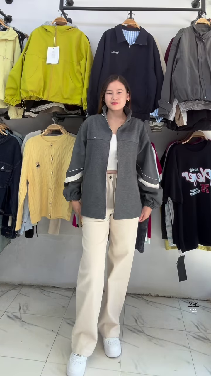 π₯ Elegant Gray, White & Red Outfit β A Perfect Fusion of Streetwear & Chic Style β€οΈπ€π€ - Image 4