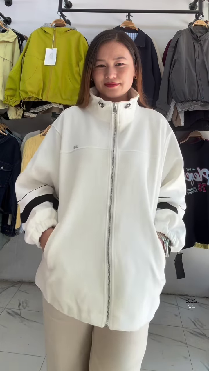 π₯ Elegant Gray, White & Red Outfit β A Perfect Fusion of Streetwear & Chic Style β€οΈπ€π€ - Image 6