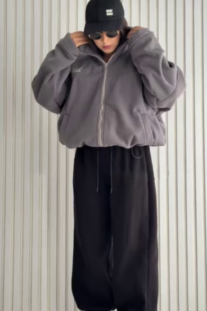 🖤 Effortless Streetwear Vibes – Gray & Black Luxe Comfort Set ⚡👟