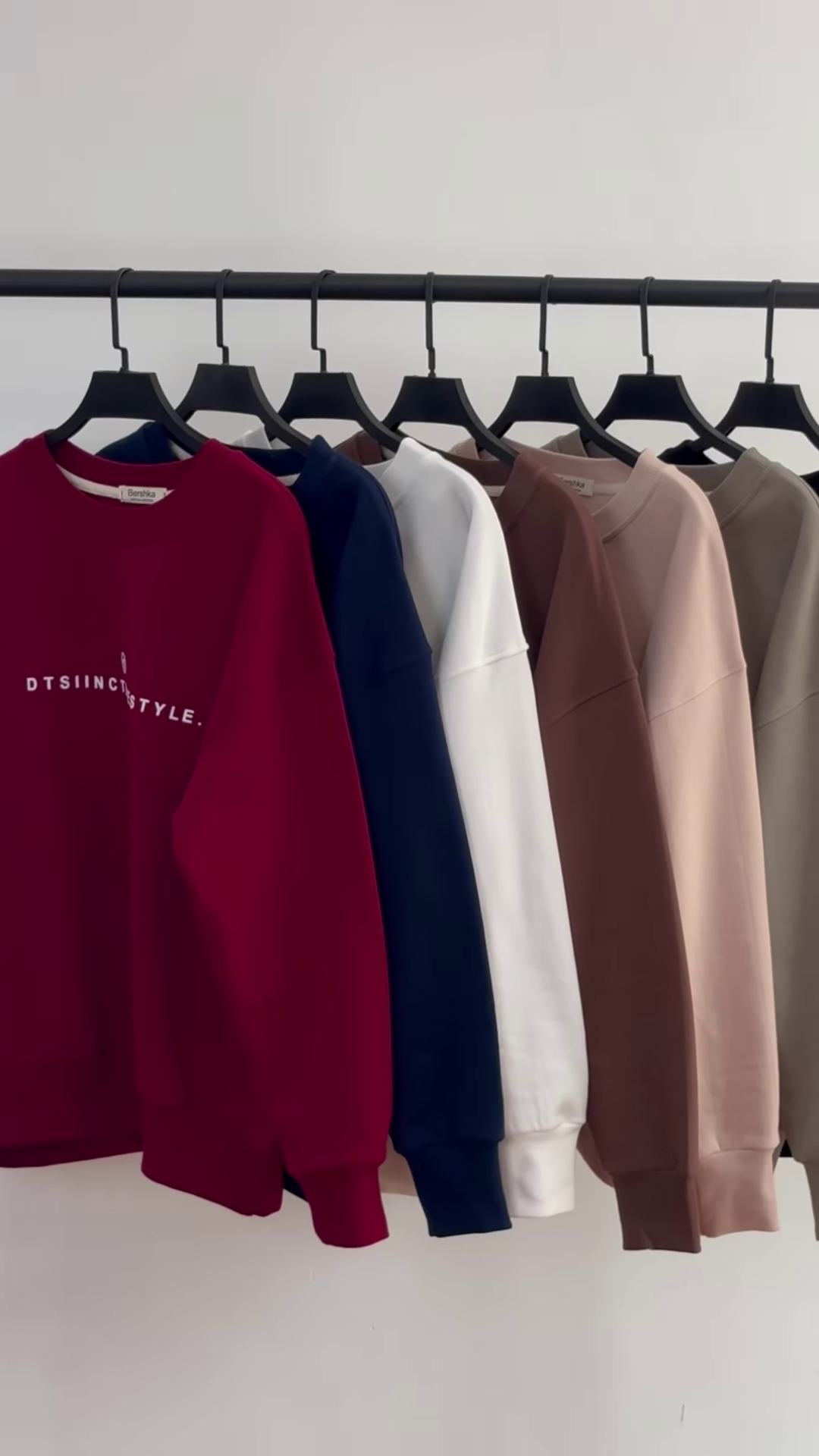 π¨ Cozy Vibes β Everyday Essential Sweatshirt Collection β¨π - Image 3